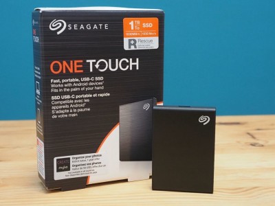 Ổ cứng gắn ngoài SSD Seagate One Touch 1TB USB-C + Rescue STKG1000400 (Đen)