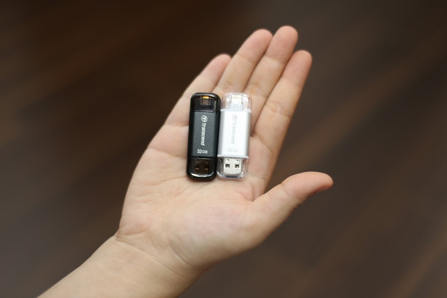 Review USB Transcend JetDrive Go 300: Kết nối 2 đầu, tốc độ đọc cao