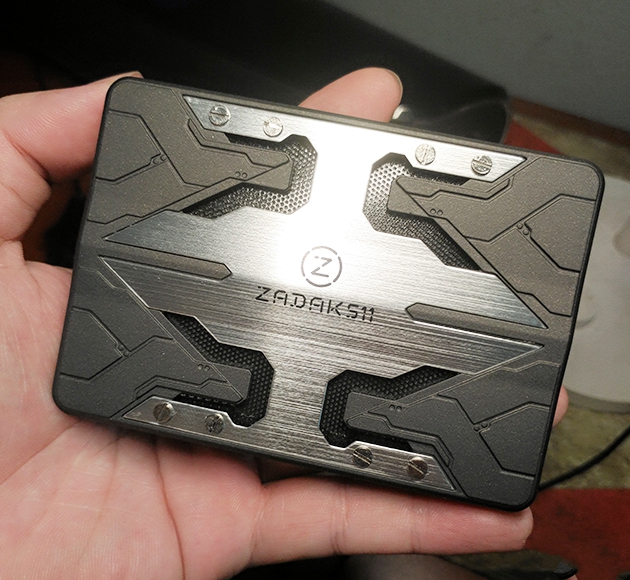 SSD ZADAK511 SHIELD RGB 120GB: 2 cổng kết nối, RGB lung linh