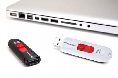 Transcend’s JetFlash 590 USB 2.0 Type A connectors Flash Drive 64 GB White Trắng